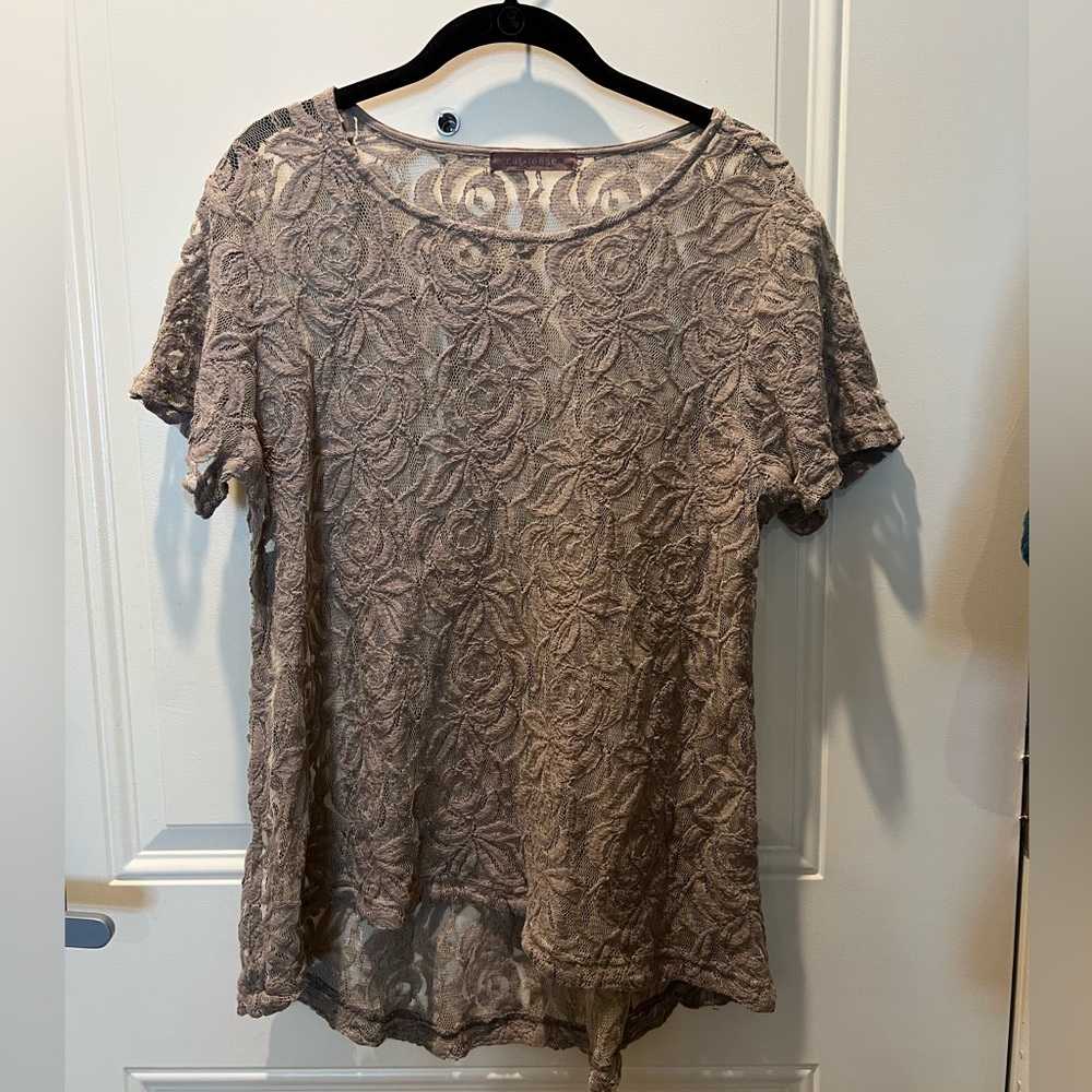 Gently worn Cutloose Small lace top. No pulls, snags, defects.Perfect condition